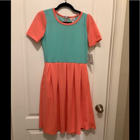 NWT Lularoe Amelia - Picture 1 of 2